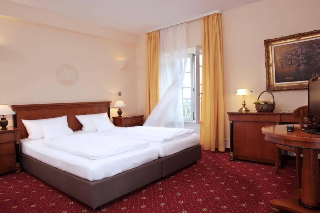 Hotel Schloss Эдесхайм Экстерьер фото